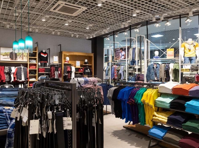 Indian Apparel Retail's Strategic Shift in 2023, amidst Resurgence and Challenges 